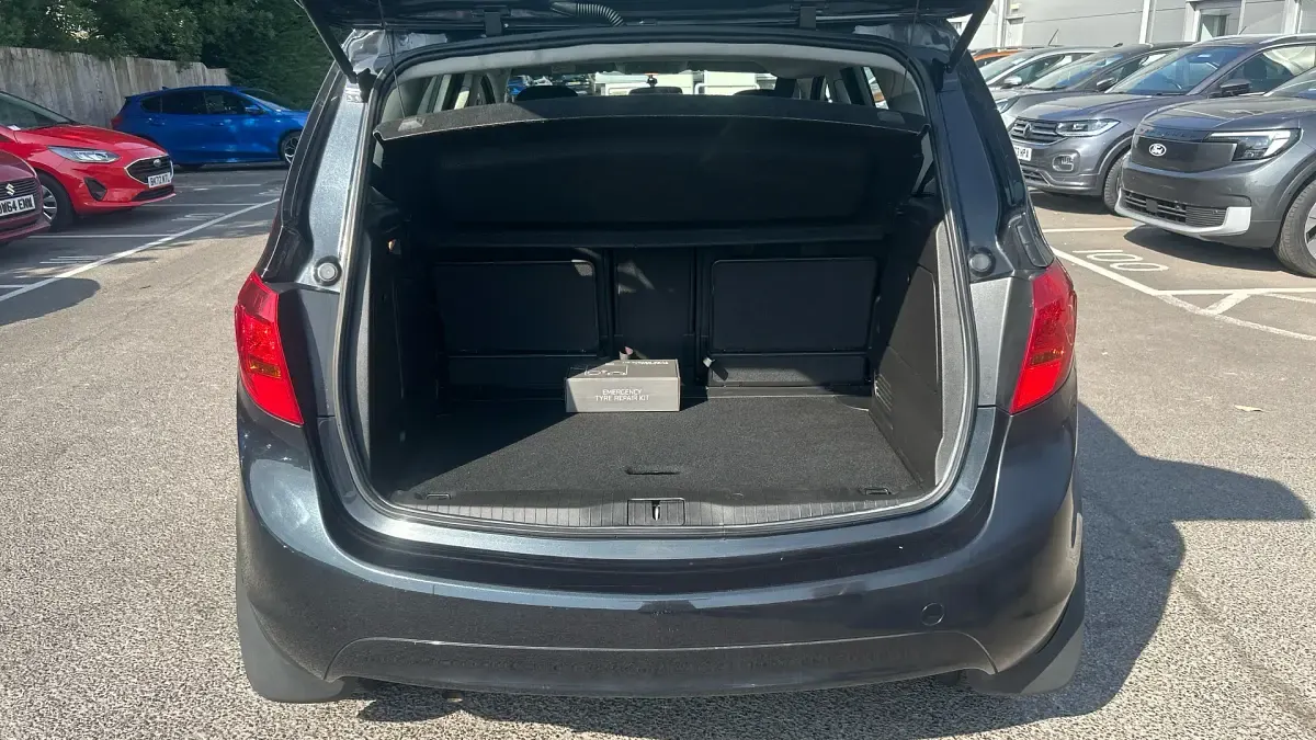 Used Vauxhall Meriva 101 HP (74 kW) 2016 Black MPV