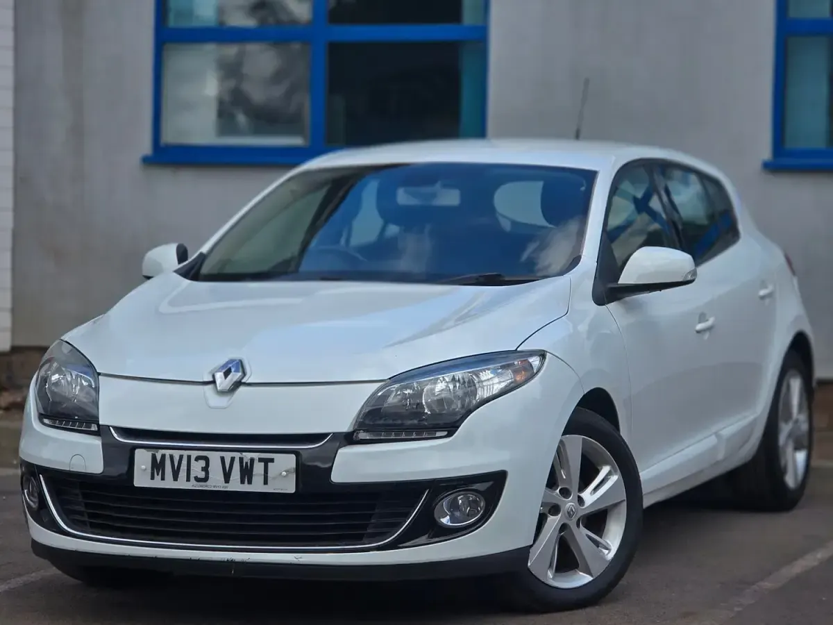 Used Renault Mégane III Dynamique 110 HP (80 kW) 2013 White Hatchback