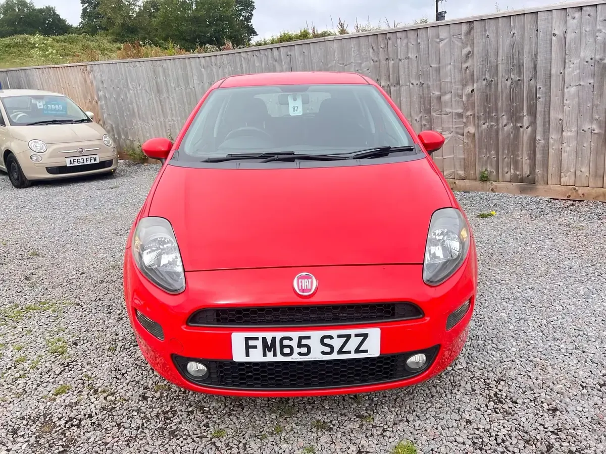 Used Fiat Punto Easy Plus 69 HP (50 kW) 2015 Red Hatchback