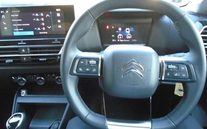 Used Citroën C4 PureTech 101 HP (74 kW) 2023 Hatchback