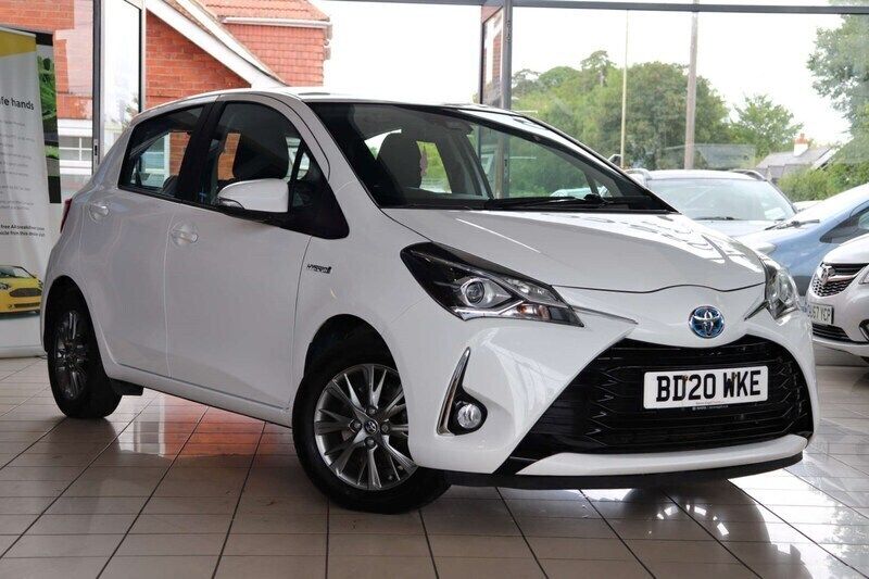 White Used 2020 Toyota Yaris Hybrid Hatchback | £13,070 (Fair price) - Image 1/4