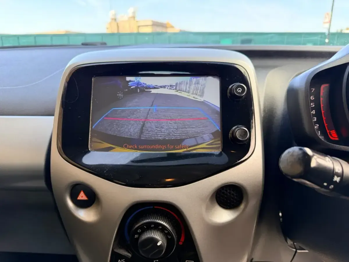 Gebraucht Toyota Aygo X-play 69 PS (50 kW) 2017 Grau Kleinwagen