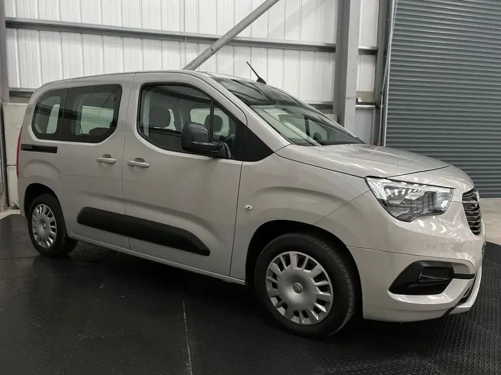 Używany Vauxhall Combo Design Edition 130 KM (95 kW) 2019 Szary Minivan