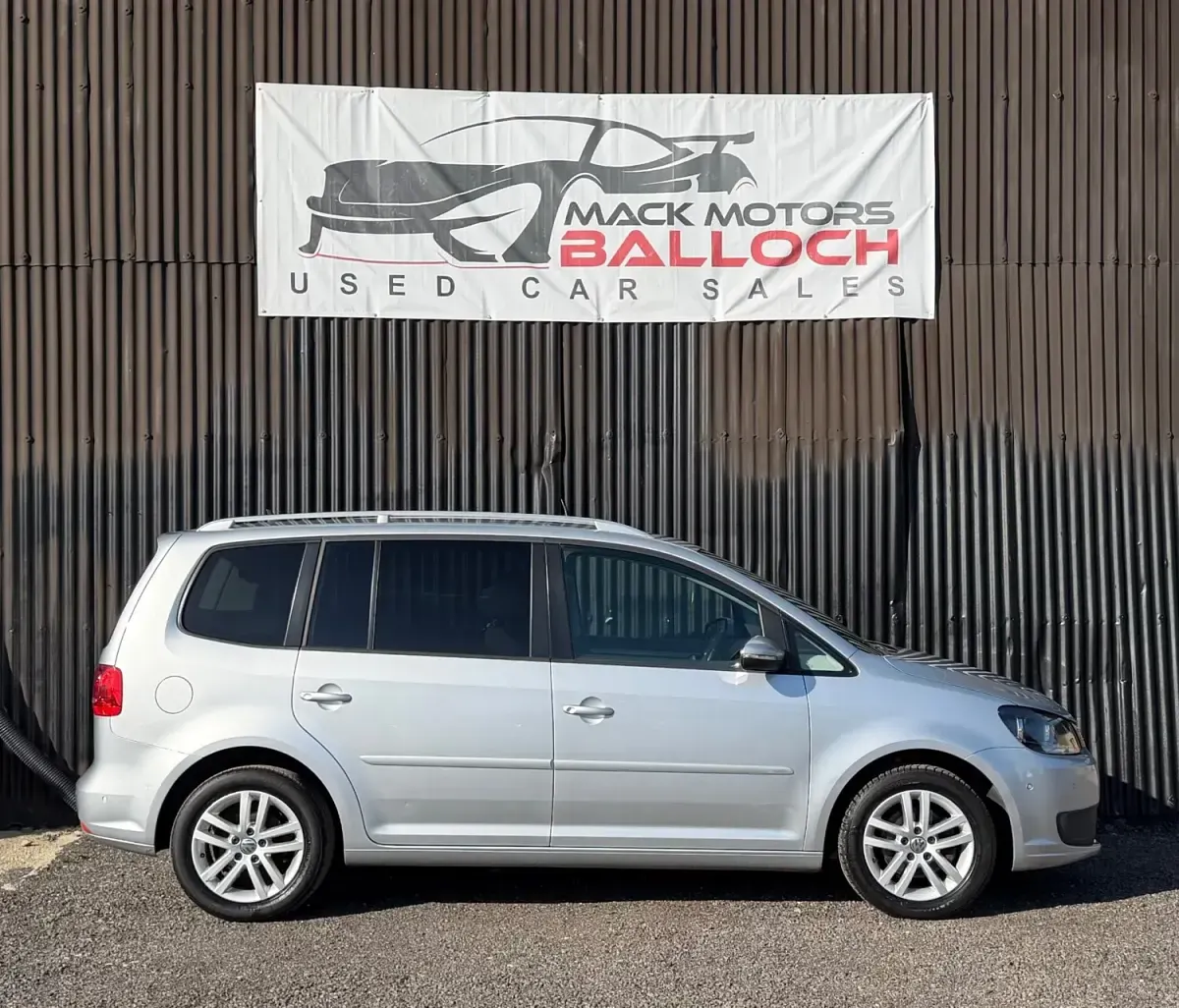 Begagnad VW Touran SE 105 HK (77 kW) 2015 Silver Minibuss