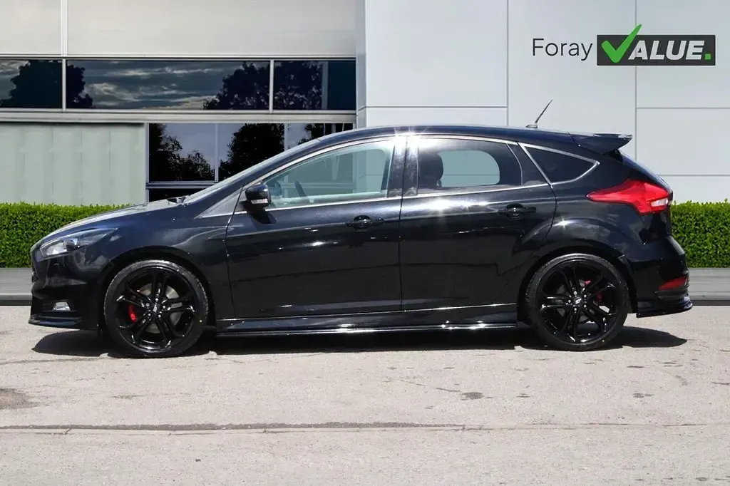 Used Ford Focus ST 250 HP (183 kW) 2017 Black Hatchback