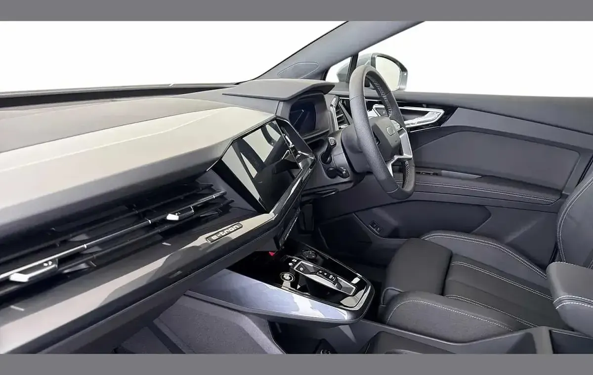 New Audi Q4 e-tron S-Line 147 kW (200 HP) 2026 Grey SUV