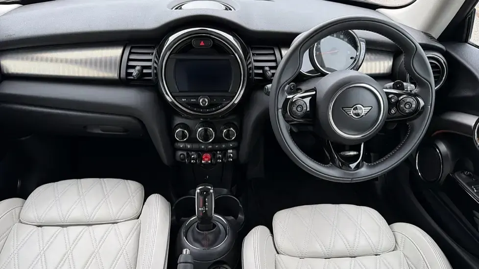 Begagnad Mini Cooper S Exclusive 189 HK (139 kW) 2020 Svart Halvkombi