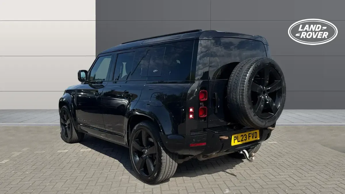 Used Land Rover Defender HSE Dynamic 404 HP (297 kW) 2023 Santorini black SUV