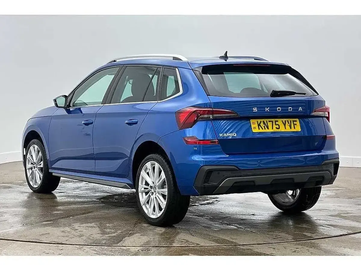 Used Skoda Kamiq SE L 110 HP (80 kW) 2025 Race blue metallic SUV