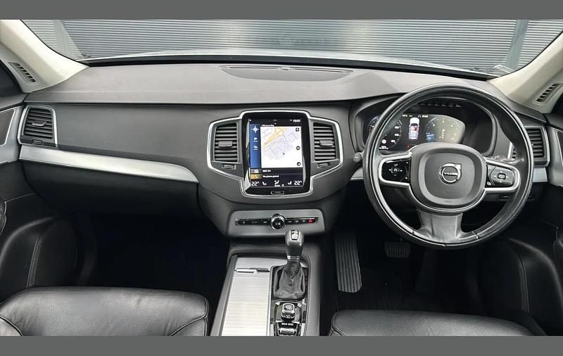 Used Volvo XC90 Momentum 232 HP (170 kW) 2019 Silver SUV