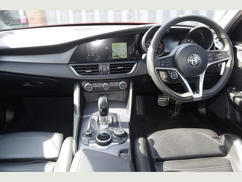 Used Alfa Romeo Giulia Veloce 276 HP (202 kW) 2018 Red Sedan