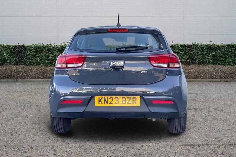 Used Kia Rio 101 HP (74 kW) 2023 Grey Hatchback