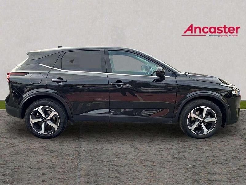 Used Nissan Qashqai N-Connecta 138 HP (101 kW) 2022 Black SUV