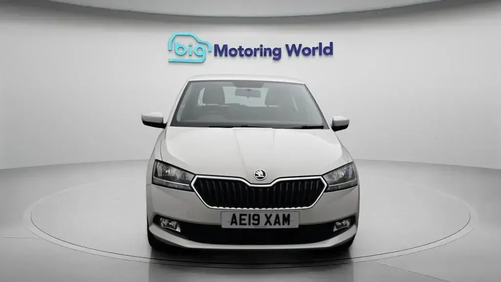 Used Skoda Fabia SE 95 HP (69 kW) 2019 White Hatchback