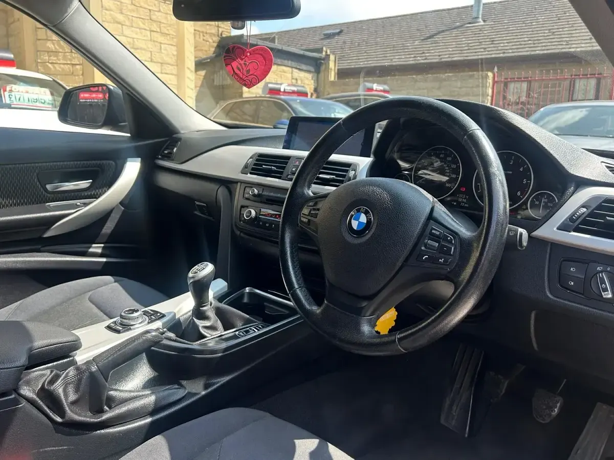 Used BMW 320 Efficient Dynamics 2013 Black Estate