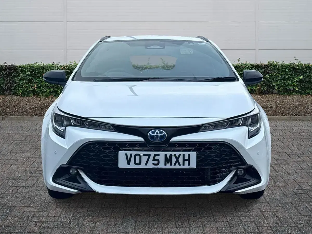 Usado Toyota Corolla 140 HP (102 kW) 2025 Branco