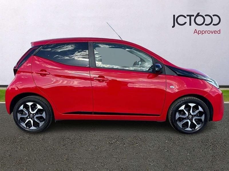 Used Toyota Aygo Trend 72 HP (52 kW) 2019 Red Hatchback