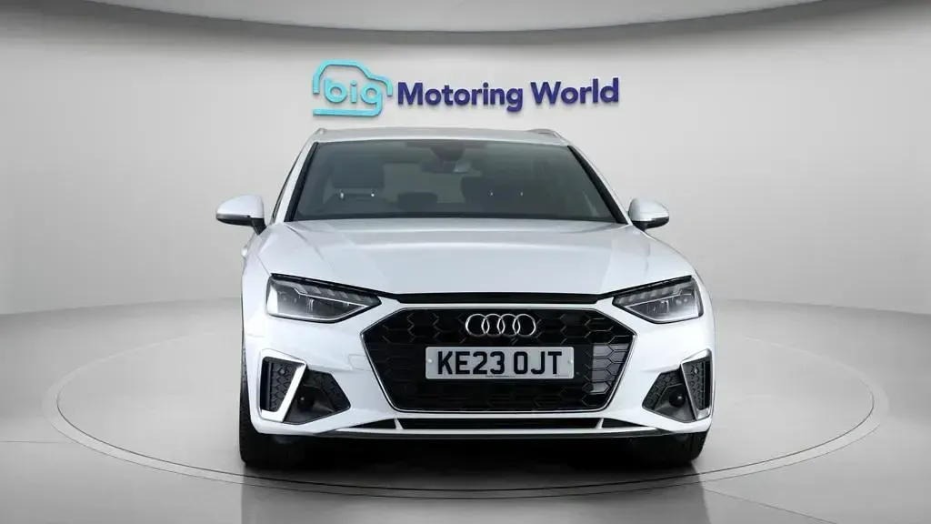 Used Audi A4 S-Line 150 HP (110 kW) 2023 White Estate