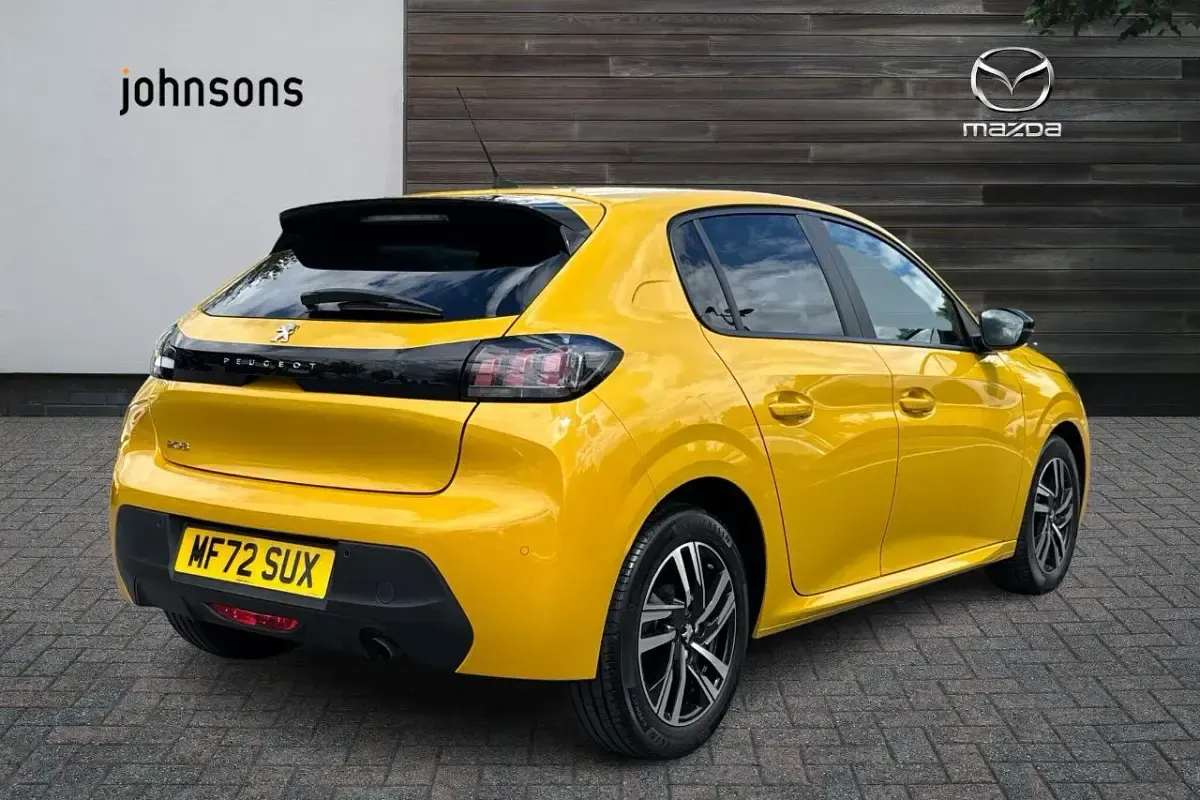 Used Peugeot 208 Active+ 74 HP (54 kW) 2023 Yellow Hatchback