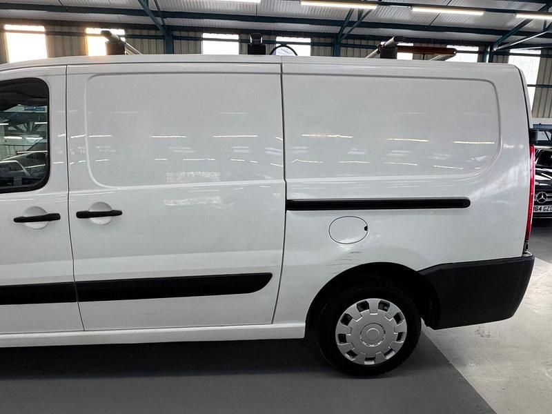 Used Citroën Dispatch 125 HP (91 kW) 2013 White MPV