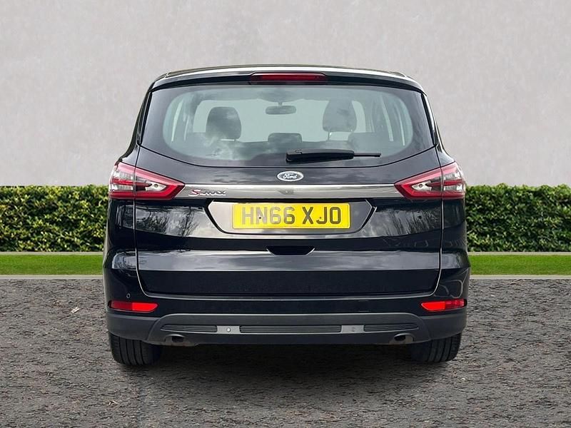 Usado Ford S-MAX Zetec 2016 Preto Monovolume
