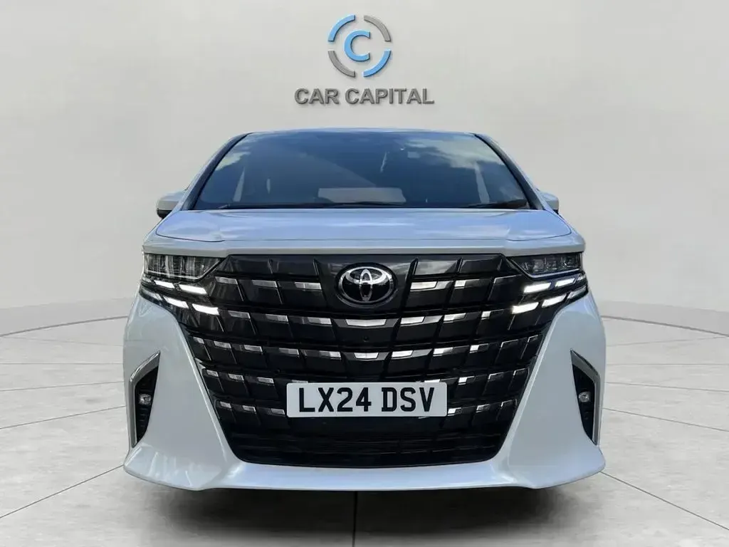 Used Toyota Alphard Executive 190 HP (139 kW) 2024 White MPV