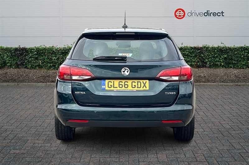 Used Vauxhall Astra SRi 150 HP (110 kW) 2016 Green Estate