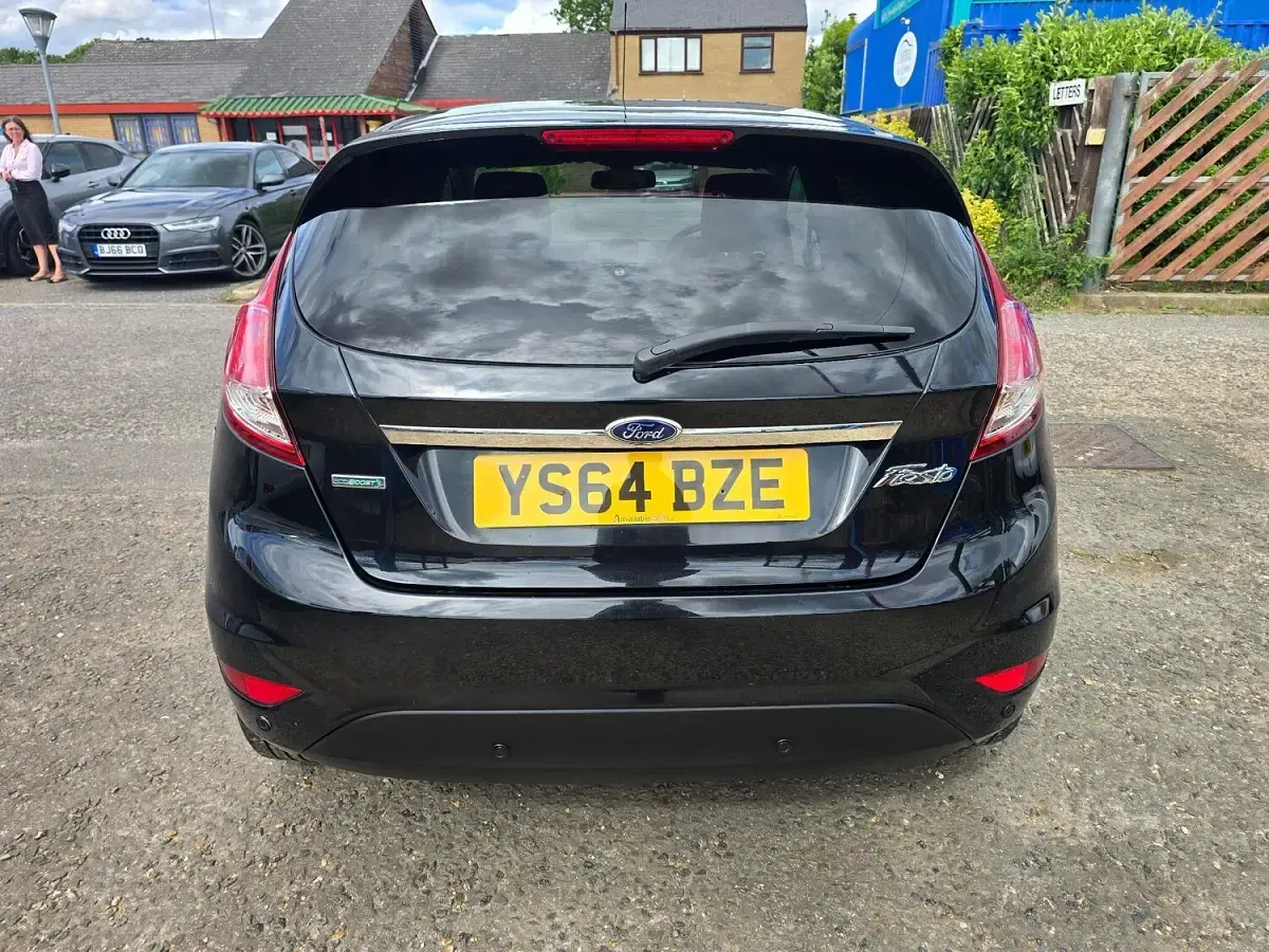 Used Ford Fiesta Titanium 125 HP (91 kW) 2014 Black Hatchback