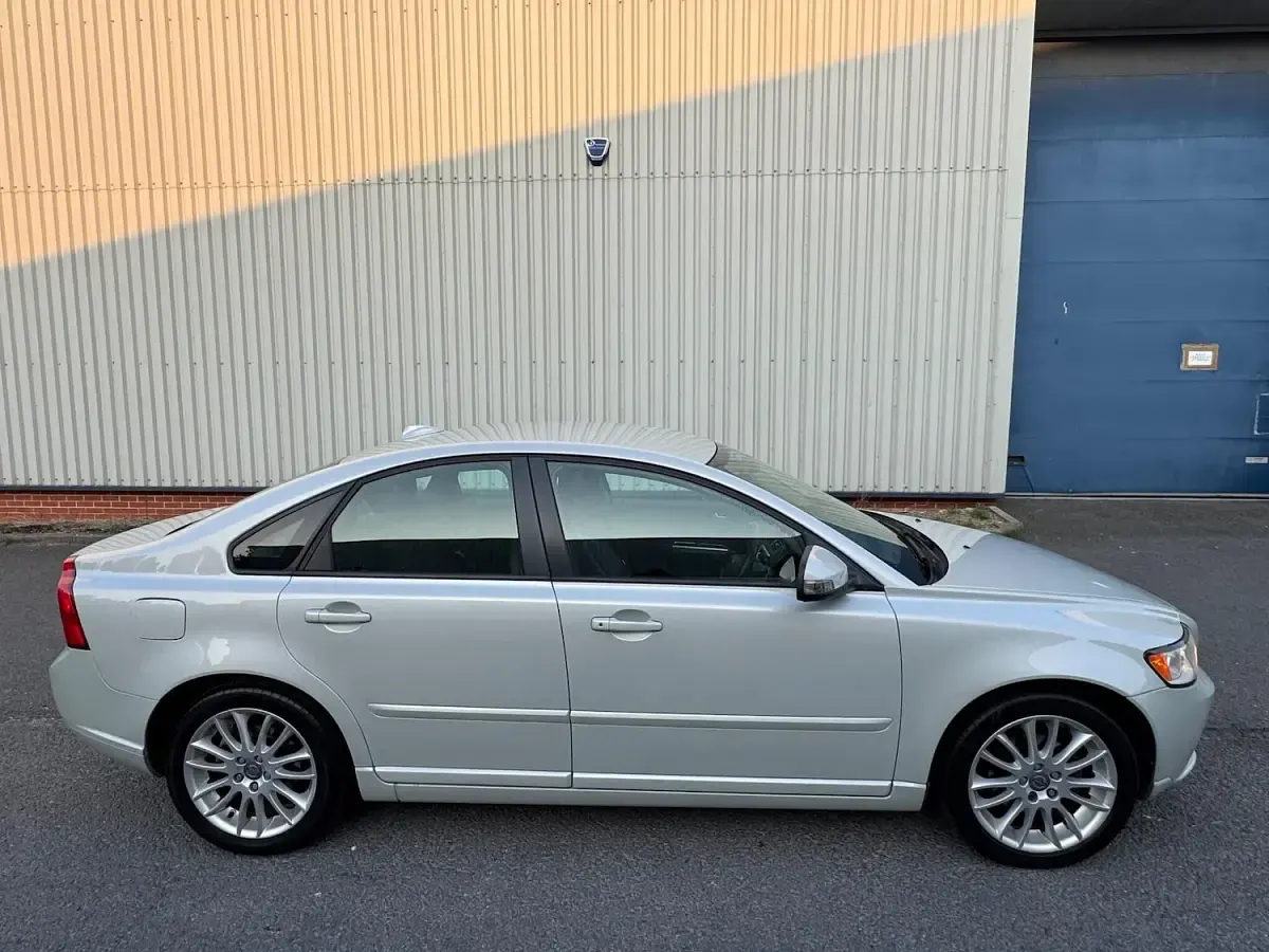 Used Volvo S40 SE 115 HP (84 kW) 2011 White Sedan