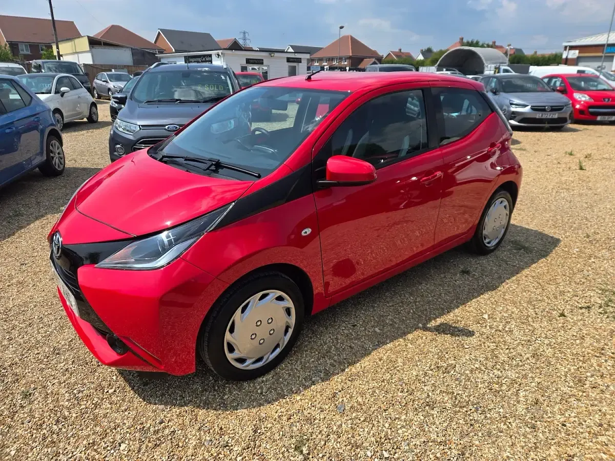 Used Toyota Aygo X-play 68 HP (50 kW) 2017 Red Hatchback