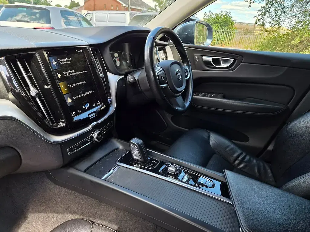 Used Volvo XC60 Momentum 2021 Blue SUV
