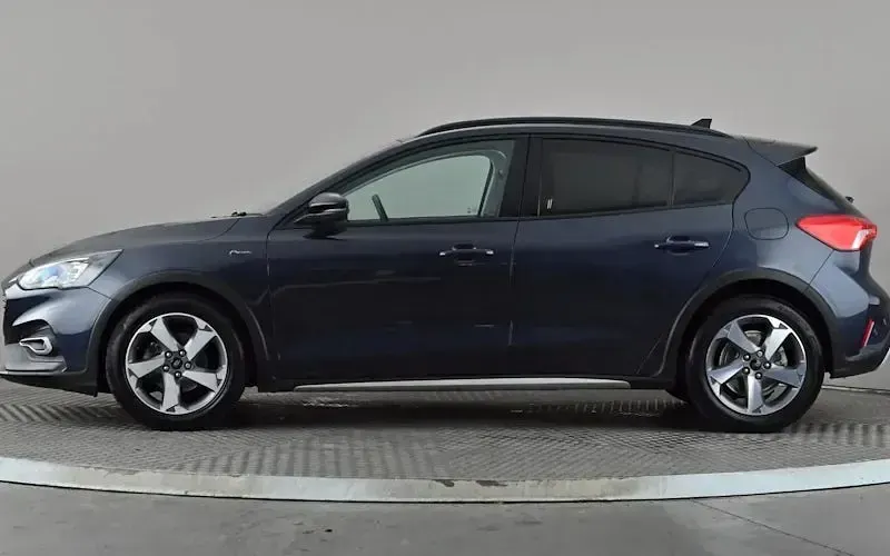 Used Ford Focus Active 125 HP (91 kW) 2021 Blue Hatchback