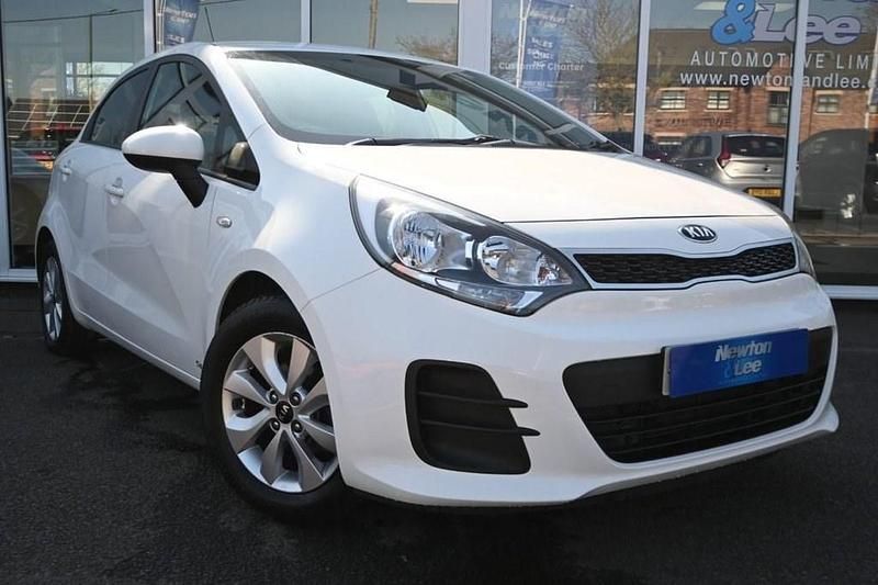 White Used 2016 Kia Rio Hatchback | £7,400 (Fair price) - Image 1/4