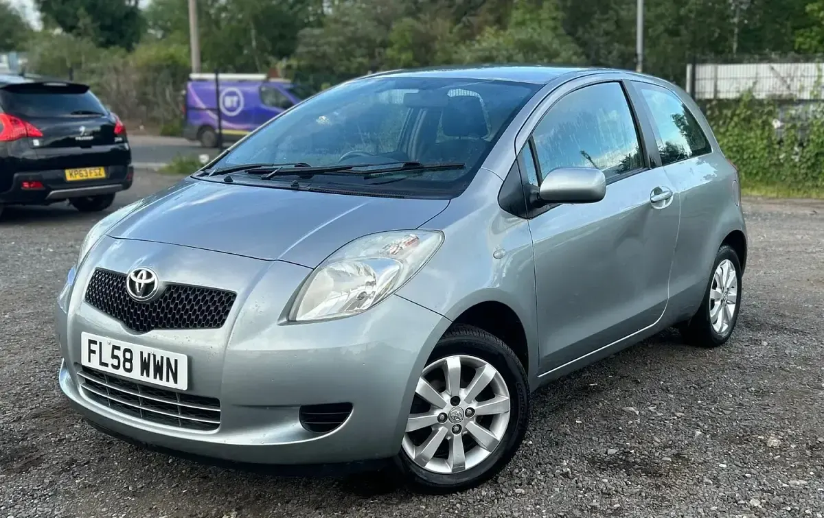 Used Toyota Yaris 69 HP (50 kW) 2008 Silver Hatchback