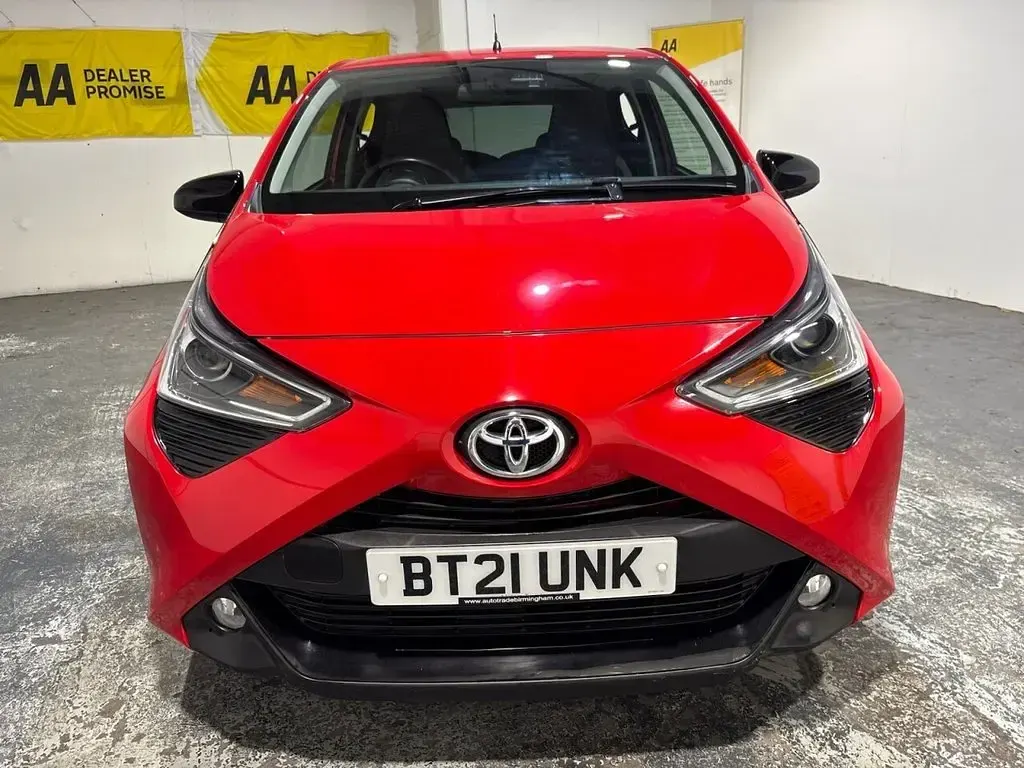 Used Toyota Aygo Trend 72 HP (52 kW) 2021 Red Hatchback