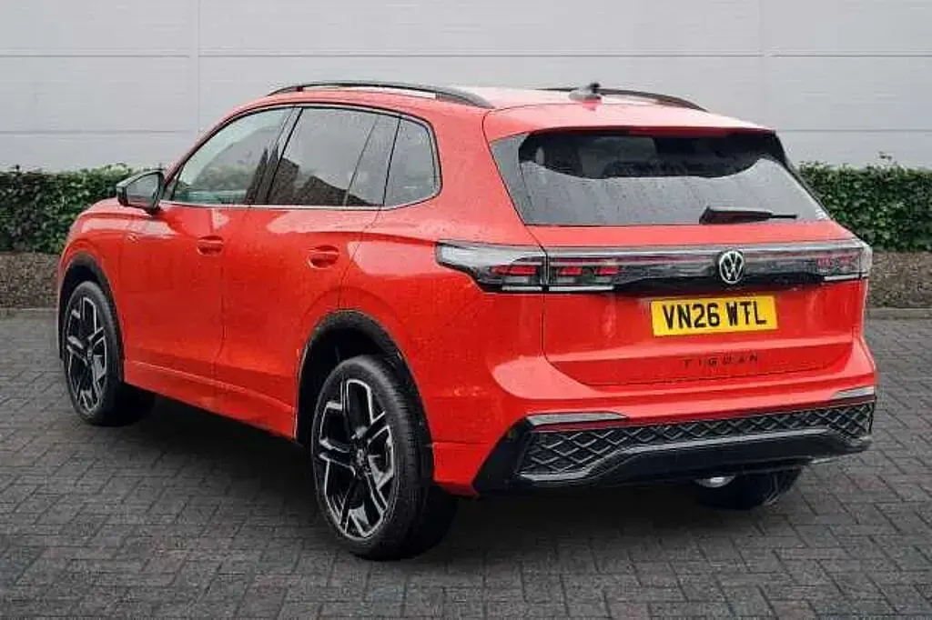 New VW Tiguan R-line 150 HP (110 kW) 2026 Persimmon red SUV