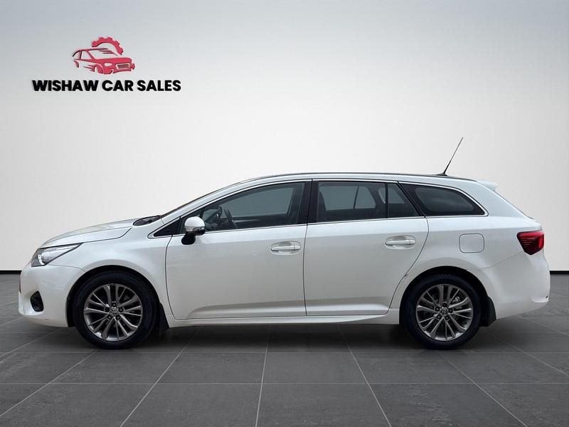 Used Toyota Avensis Business Edition 112 HP (82 kW) 2016 White Estate