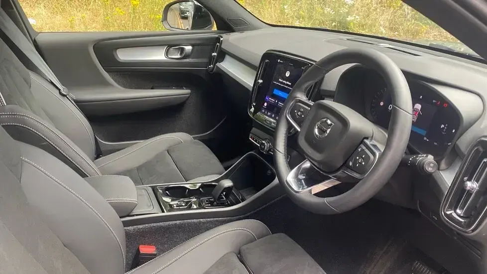 Used Volvo XC40 Plus 161 HP (118 kW) 2025 Silver SUV