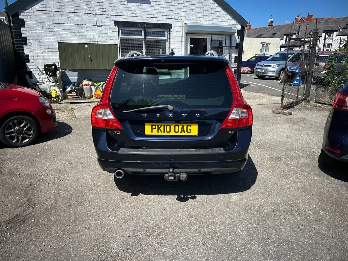 Used Volvo V70 SE 2010 Blue Estate