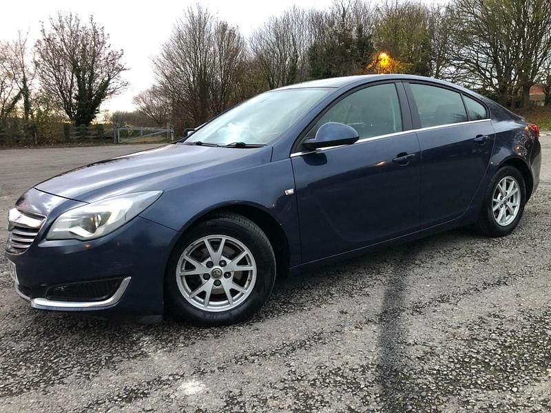 Used Vauxhall Insignia Design Edition 2014 Blue Hatchback