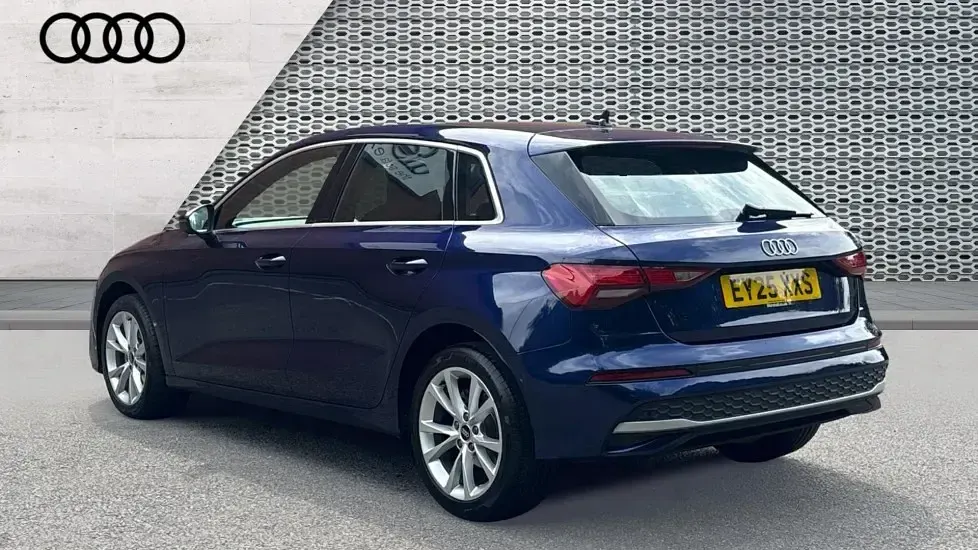 Używany Audi A3 Sport 116 KM (85 kW) 2025 Niebieski Hatchback