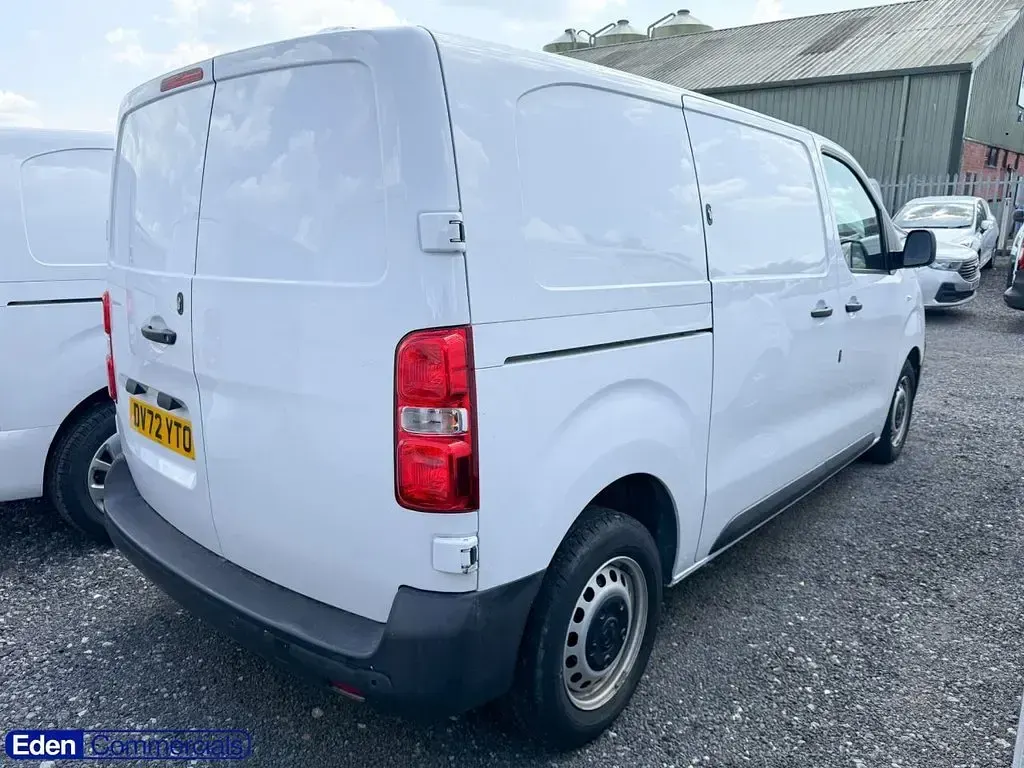 Used Vauxhall Vivaro 100 HP (73 kW) 2022 White MPV