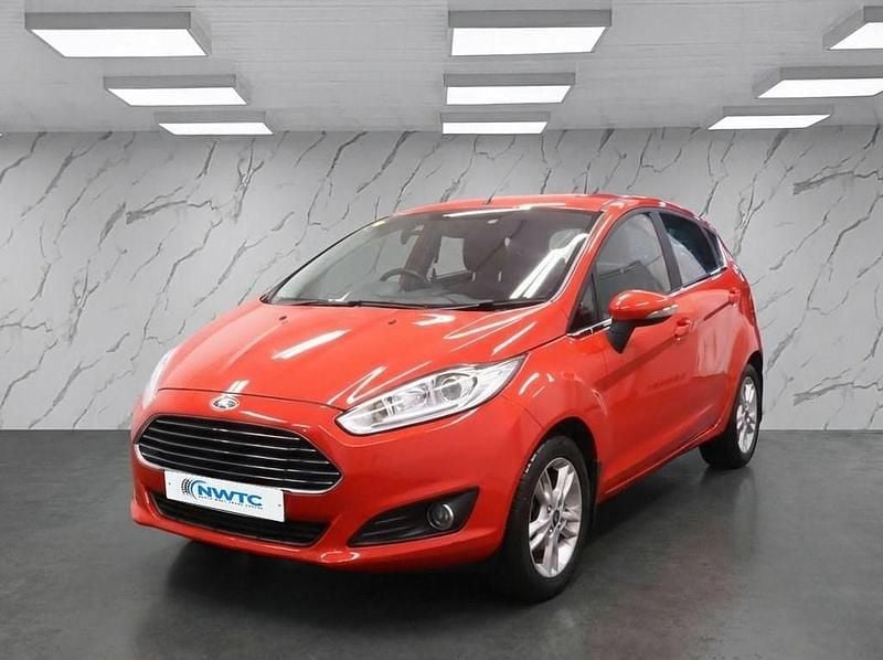 Used Ford Fiesta Zetec 100 HP (73 kW) 2016 Red Hatchback
