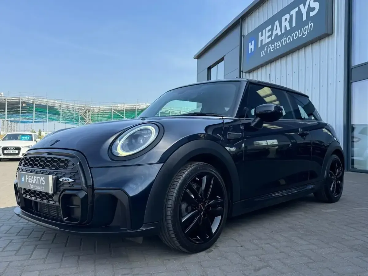 Used Mini Cooper Hatch 136 HP (100 kW) 2021 Blue/black Hatchback