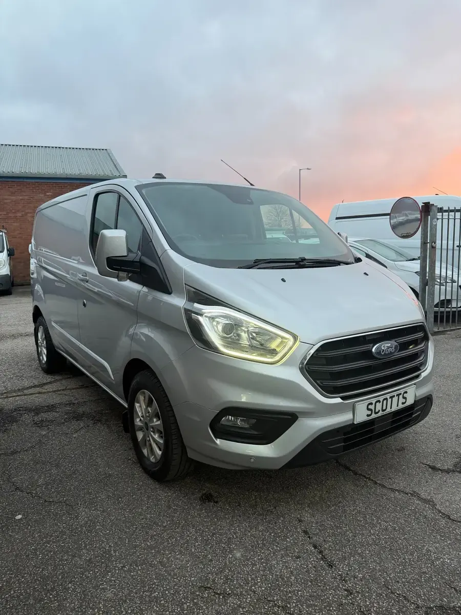 Used Ford Transit Custom Limited 130 HP (95 kW) 2020 Silver Van