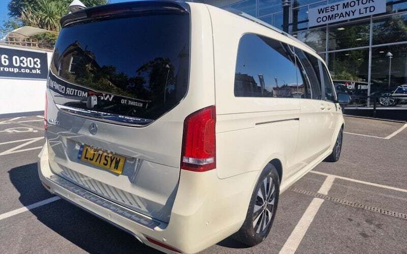 Used Mercedes EQV300 Premium 150 kW (204 HP) 2023 Estate