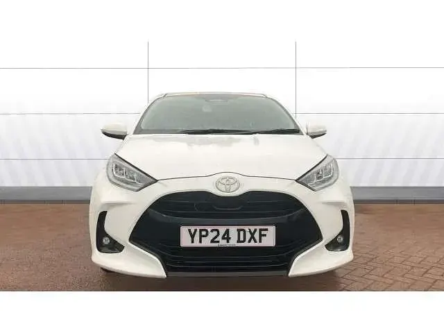 Used Toyota Yaris Hybrid Design 113 HP (83 kW) 2024 White Hatchback
