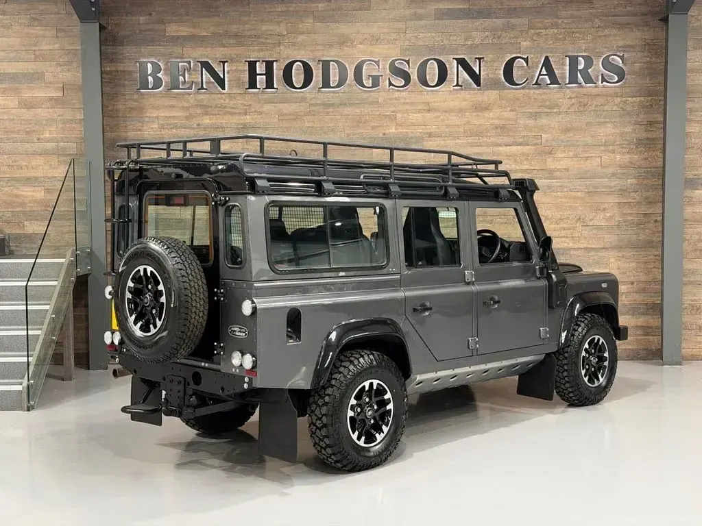 Used Land Rover Defender Adventure 122 HP (89 kW) 2016 Grey Estate