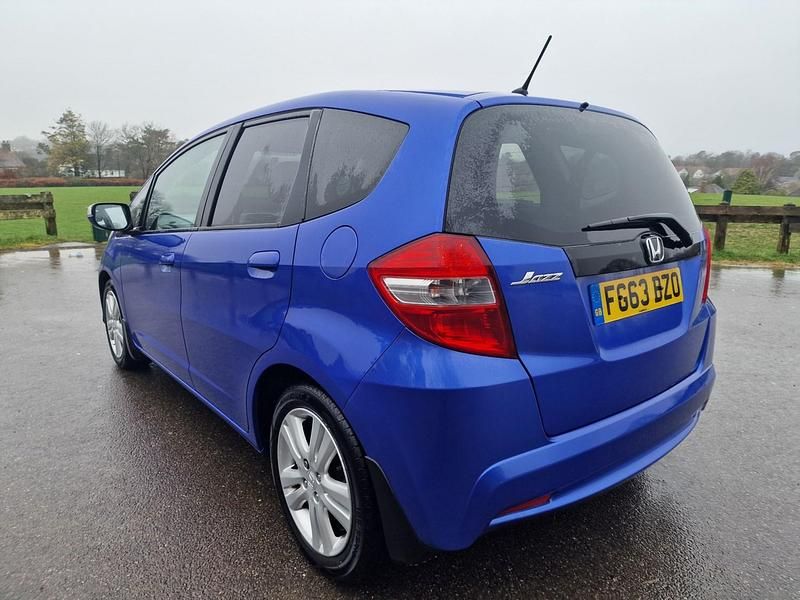 Used Honda Jazz ES 2013 Blue Hatchback