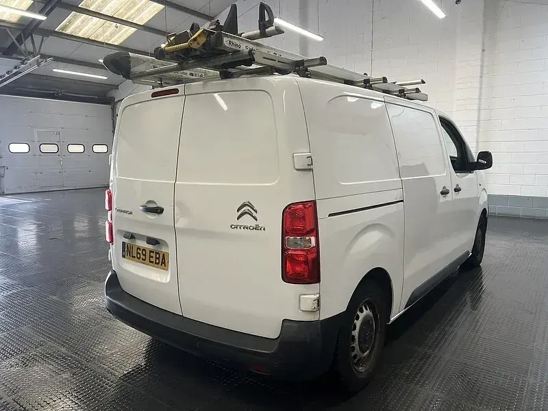 Used Citroën Dispatch 100 HP (73 kW) 2019 White MPV